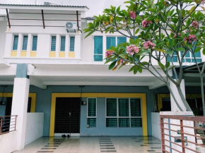 Spacious cozy Lakeville homestay 4 bedrooms all with AirCond